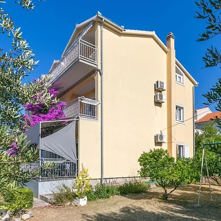 Apartman With Parking Space - 24167 *